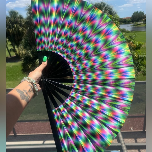 UV Fabric Trippy Peacock Folding Bamboo Hand Fan Bamboo Rave Clacking EDM EDC - Picture 2 of 3